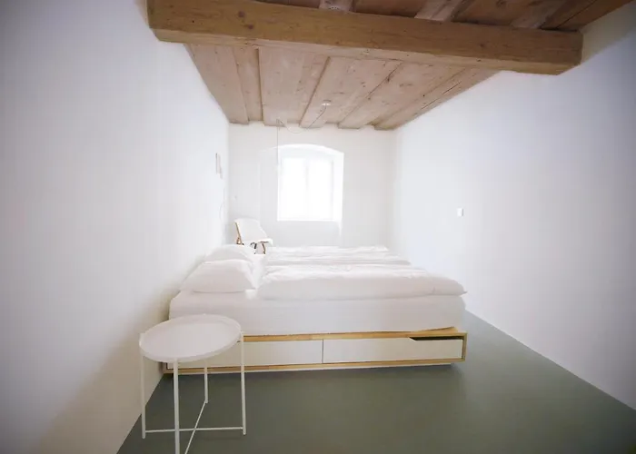 Herzige In Altem Gemaeuer * לינץ