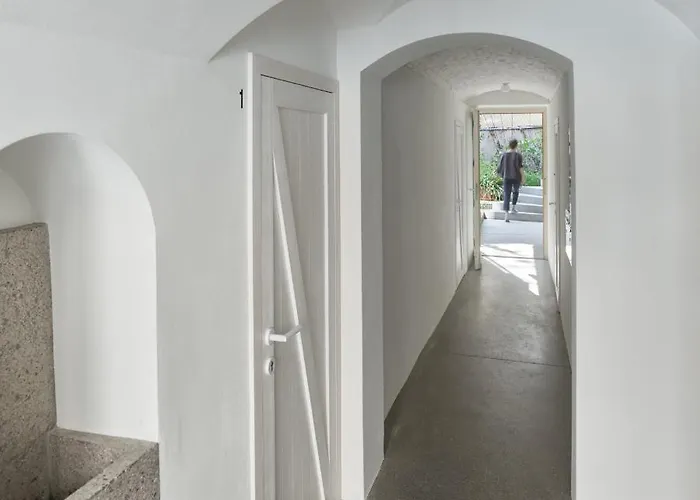 Herzige In Altem Gemaeuer