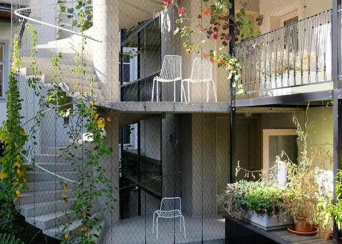 Herzige In Altem Gemaeuer *